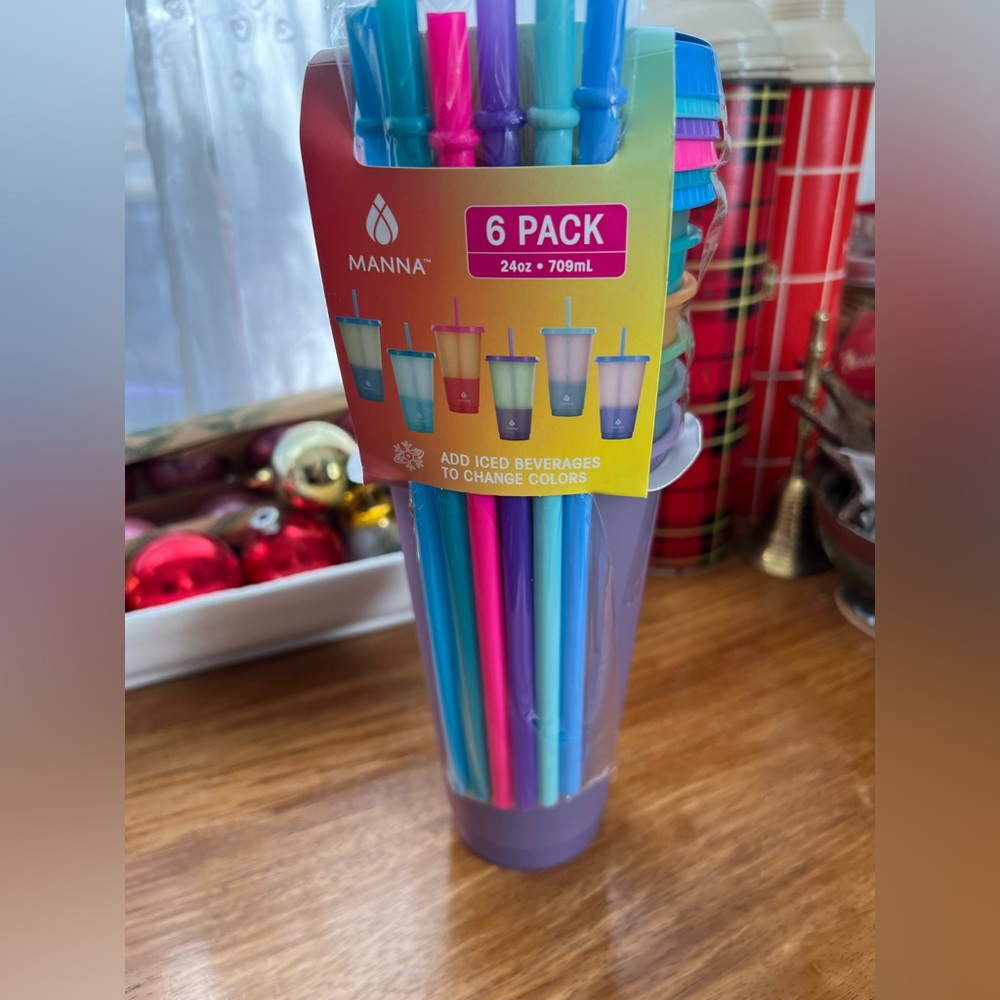 New Manna 6 pack color changing cold cups with straws and lids.